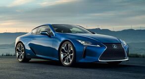 A TERMÉSZETES FÉNY JÁTÉKA: EGYEDI FÉNYEZÉST KAPOTT A LEXUS SZUPERSPORT KUPÉJA